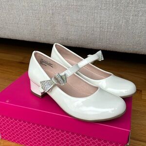 Girls dress shoe